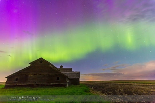 Alan-Dyer-Shooting-the-Aurora-over-Old-Barn-6-June-7-8-2014_1402250670_lg
