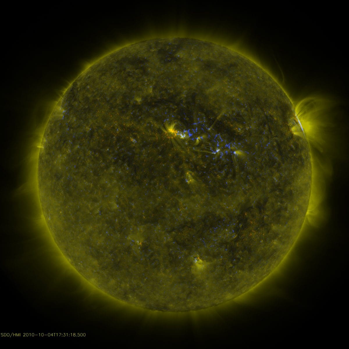 The Sun Observed by SDO - 171 Angstrom and Magnetic Field