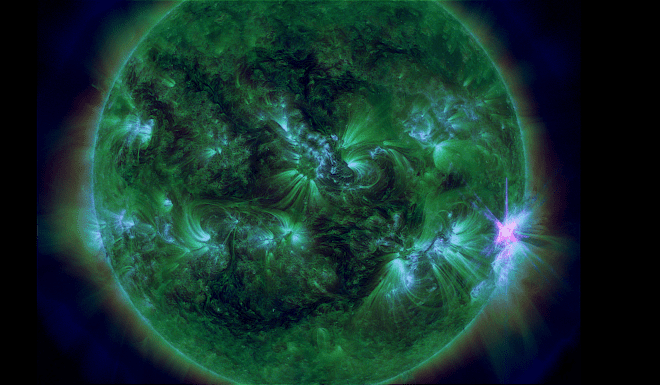 Peak of solar flare in the SDO/AIA 171, 193 and 131 angstrom channels